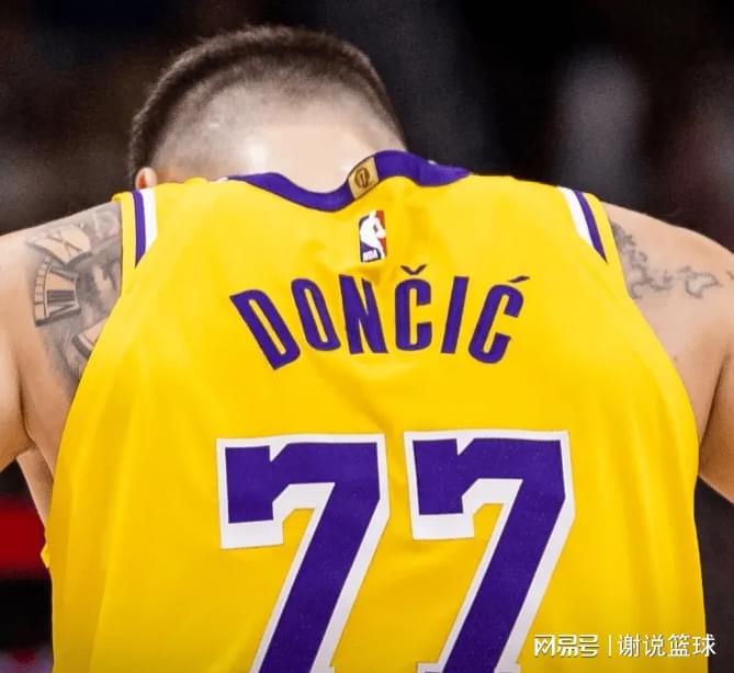 pg游戏app-湖人又翻车东契奇虎头蛇尾，詹姆斯空有数据，众替补不如一次轮秀